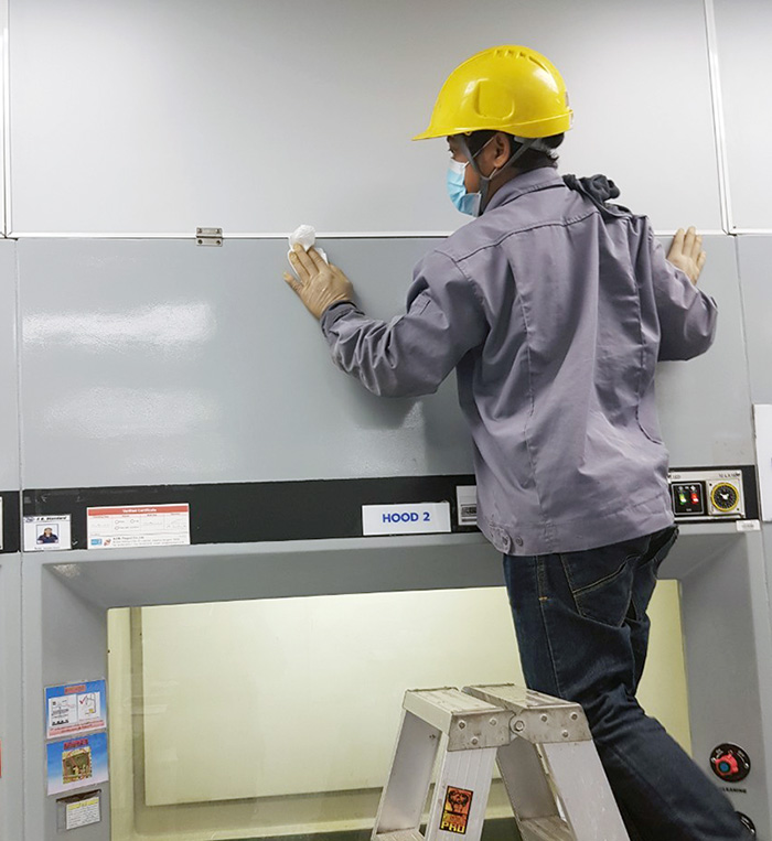 ตรวจเช็คซ่อมบำรุงตู้ดูดควัน